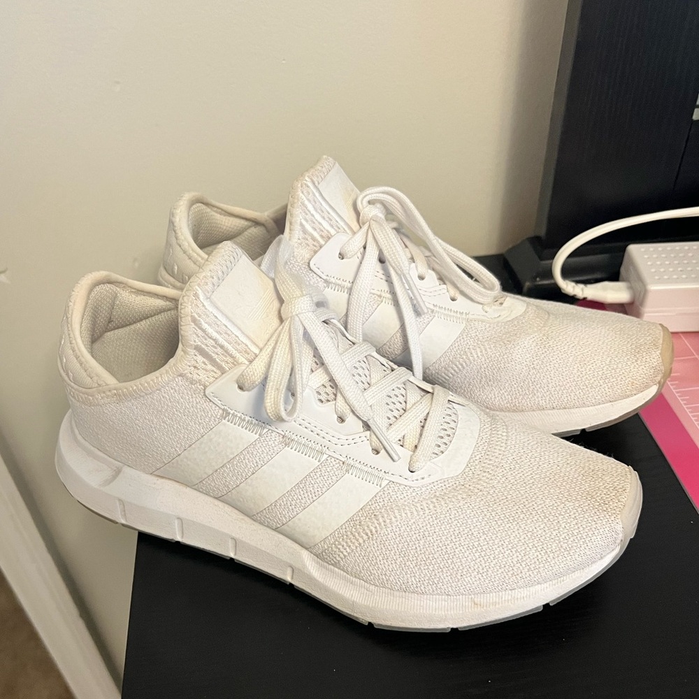 Adidas Sneakers
